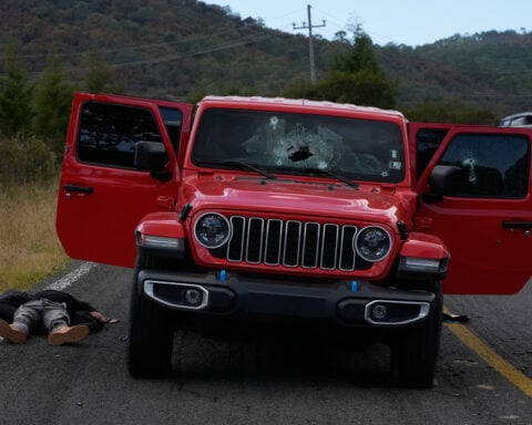 Soldiers keep up clash with cartel gunmen a day after Mexico's military killed top drug lord