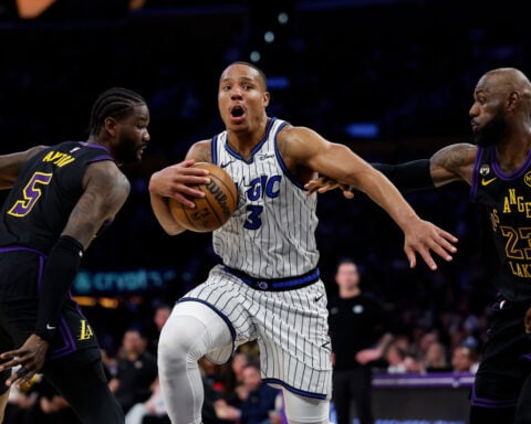 Wendell Carter Jr. scores late winner in Magic's 110-109 victory over slumping Lakers