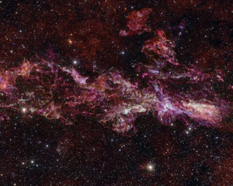 Swirling beauty of the Milky Way galaxy's heart is captured in a new telescope picture