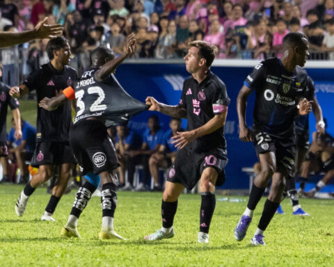 Lionel Messi knocked down as fans storm the pitch during Inter Miami friendly in Puerto Rico