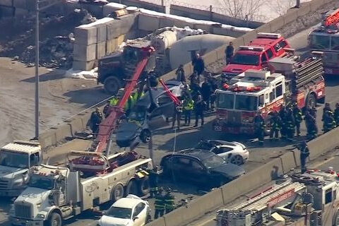 Cars piled up in multiple-vehicle crash on Long Island Expressway in Long Island City; 4 people hurt