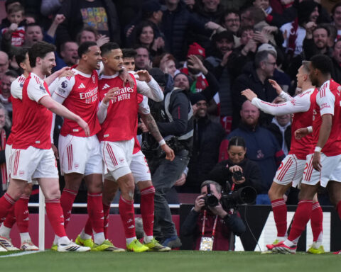 Arsenal passes latest test to go 5 points clear at top of Premier League. Man United rises to third