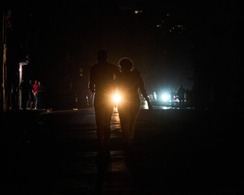 Power slowly being restored in western Cuba as crews work at damaged plant