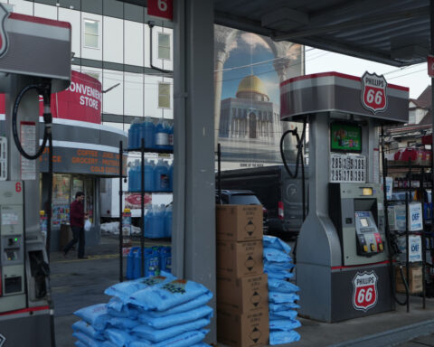 For US Muslims, immigration crackdown fears, new war worries and anti-Muslim rhetoric cloud Ramadan