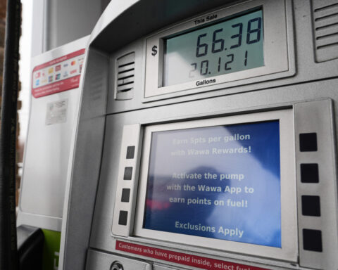 Oil and gas prices rapidly rise as Iran war shows no signs of letting up