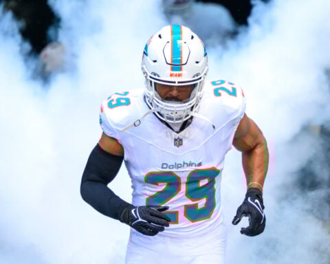 Jets acquiring Minkah Fitzpatrick from Dolphins and signing him to $40M extension, AP source says