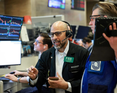 Trump administration starts to panic over rapidly rising oil costs