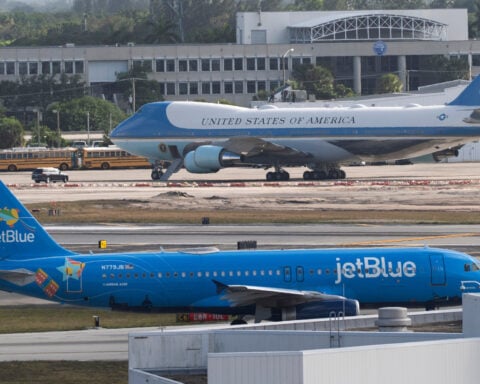 FAA briefly grounds all JetBlue flights after request from airline