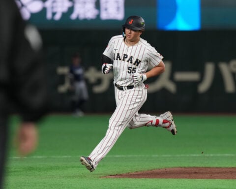 Japan finishes World Baseball Classic group unbeaten, tops Czechs 9-0 behind Murakami's grand slam