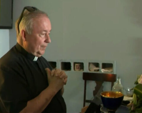 Priest faces $500,000 in fines for feeding homeless amid lawsuit