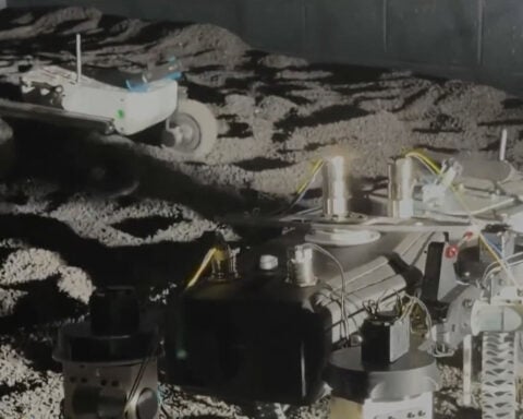 Students build moon-like lab to test robots for future missions