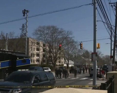 Witness video shows officers responding to hostage standoff
