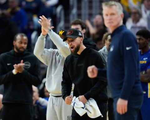 Stephen Curry to miss at least another 10 days for Warriors because of right knee injury