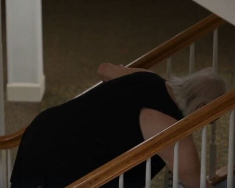 Senior forced to crawl up stairs after apartment elevator breaks: 'It's not humane'