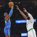 Shai Gilgeous-Alexander scores 20 points for 127th straight game, breaking Wilt Chamberlain's record