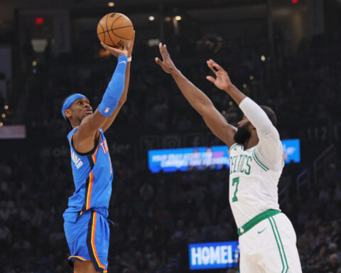 Shai Gilgeous-Alexander scores 20 points for 127th straight game, breaking Wilt Chamberlain's record