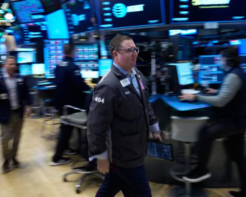 US stocks lose ground as war with Iran keeps pressure on oil prices