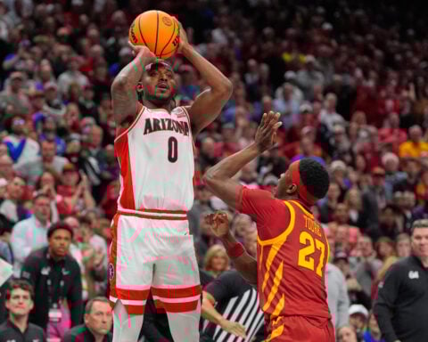 Jaden Bradley’s last-second jumper lifts No. 2 Arizona past No. 7 Iowa St 82-80 in Big 12 thriller