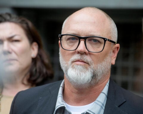 Feds move to dismiss charges against Army veteran who burned American flag near White House