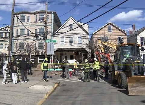 4 hurt in Newark when gas explosion tears facade off home