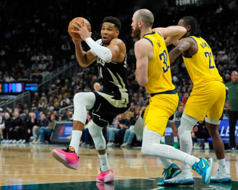 Giannis Antetokounmpo leaves Bucks' victory over Pacers after landing awkwardly on dunk