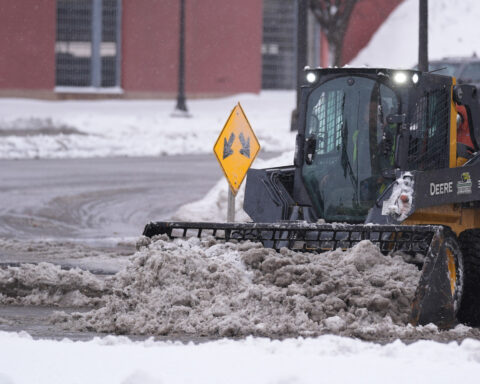 Snow and wind batter parts of US, with threat of thunderstorms and tornadoes starting later Sunday