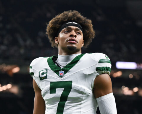 Jets agree to trade quarterback Justin Fields to Chiefs to serve as Mahomes' backup, AP source says
