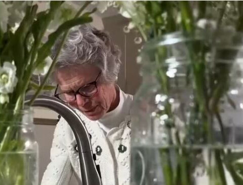 Ellie Fund honors woman who anonymously sent flowers to cancer patients for years