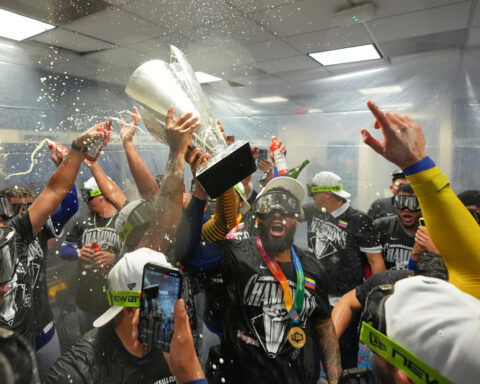 Venezuela beats US 3-2 on Suárez’s 9th-inning double to win first World Baseball Classic title