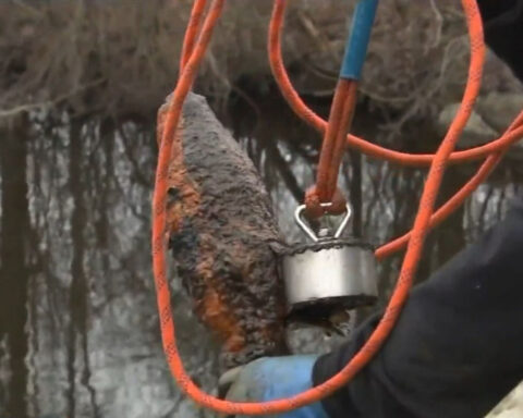 Magnet fisherman finds "completely pristine" derringer pistol in river
