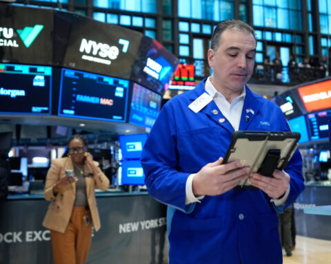 US stocks slump on worries about higher oil prices, inflation and interest rates