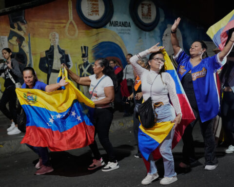A baseball title unleashes the happiness Venezuelans kept bottled up for years