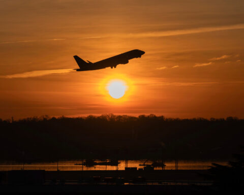 American Airlines and Google say AI helped airplanes reduce contrails that trap heat