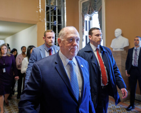 White House officials and senators meet on DHS shutdown, a small sign of progress