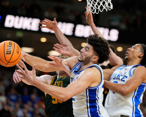 No. 1 overall seed Duke survives 16-seed Siena, rallies for 71-65 win in 1st round of March Madness