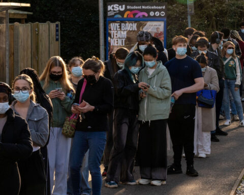 A meningitis B outbreak is happening in the UK. What people should know