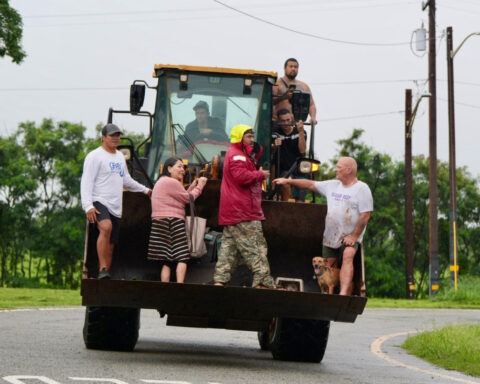 Hawaii’s worst flooding in 20 years threatens dam, prompts evacuations, as more rain looms