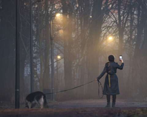 Internet outages disrupt daily life in Russia, fueling fears of a digital crackdown