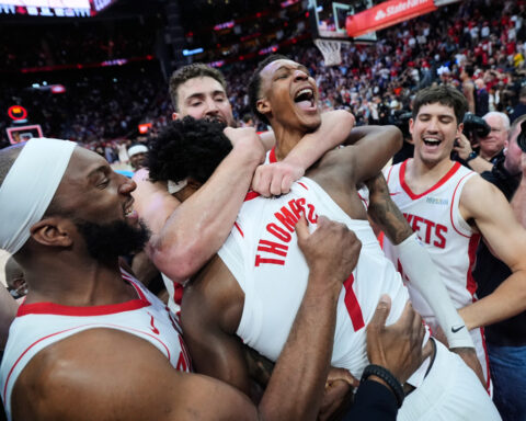 Durant passes Jordan, then Thompson tips in the winner in Rockets' 123-122 victory over Heat