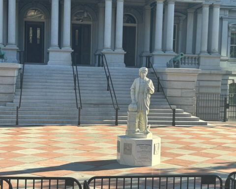Statue of Christopher Columbus installed on White House grounds