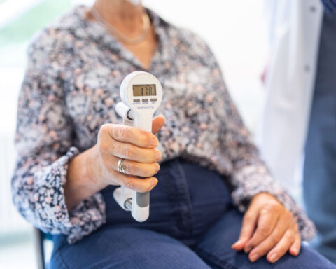 Two simple strength tests predict longevity in older women