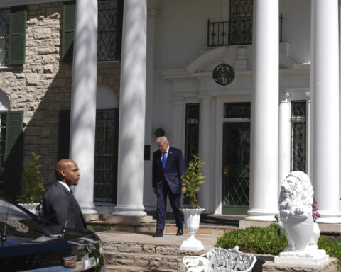 Trump makes a detour to Elvis Presley's Graceland in Memphis during Iran war and airport turmoil