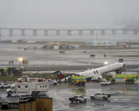 A visual timeline of the collision between an Air Canada plane and firetruck at LaGuardia Airport