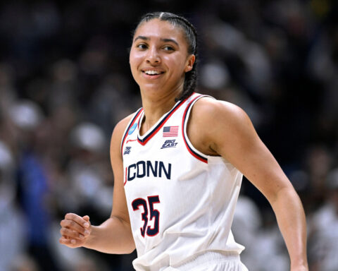 Fudd's 34 points, 8 3-pointers powers UConn past Syracuse and into Sweet 16 for 32nd straight time