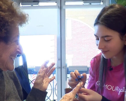 High school students spend day off giving makeovers to assisted living residents