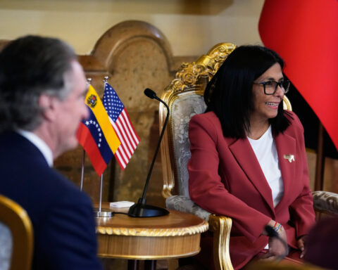 Venezuela’s Delcy Rodríguez pitches newly opened oil sector to investors at Miami summit