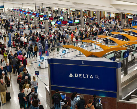 TSA agents quitting, calling out as airports hit with record wait times