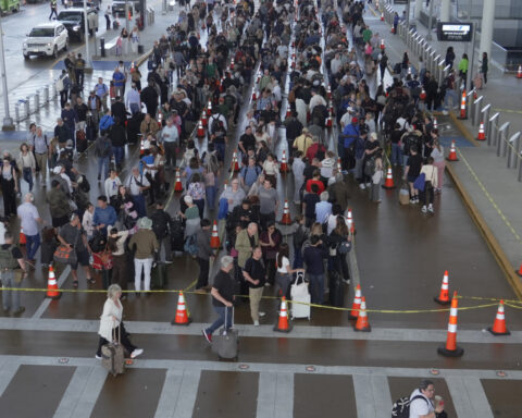 The Latest: Trump says he will sign an order to pay TSA agents during funding impasse