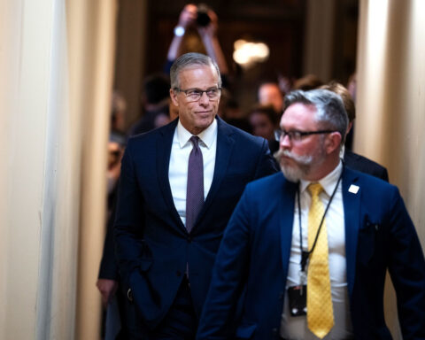 Trump directs DHS chief to pay TSA agents as talks to end shutdown break down