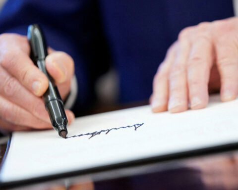 Trump’s signature will soon appear on US dollar bills, a first for a sitting president